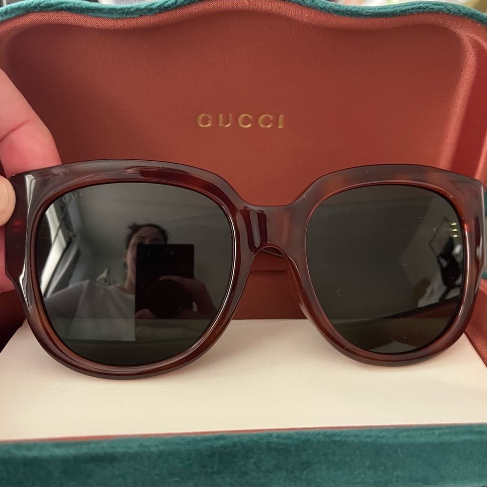 Gucci oversized sunglasses